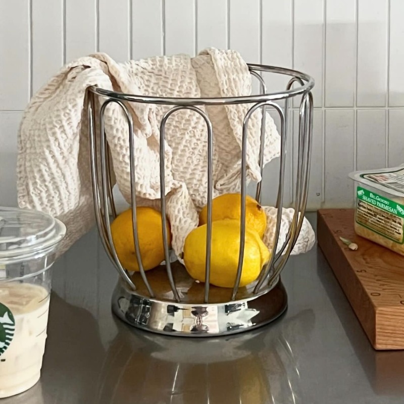 Food Storage In Restaurant - Minimalistyczny koszyk na owoce ze stali
